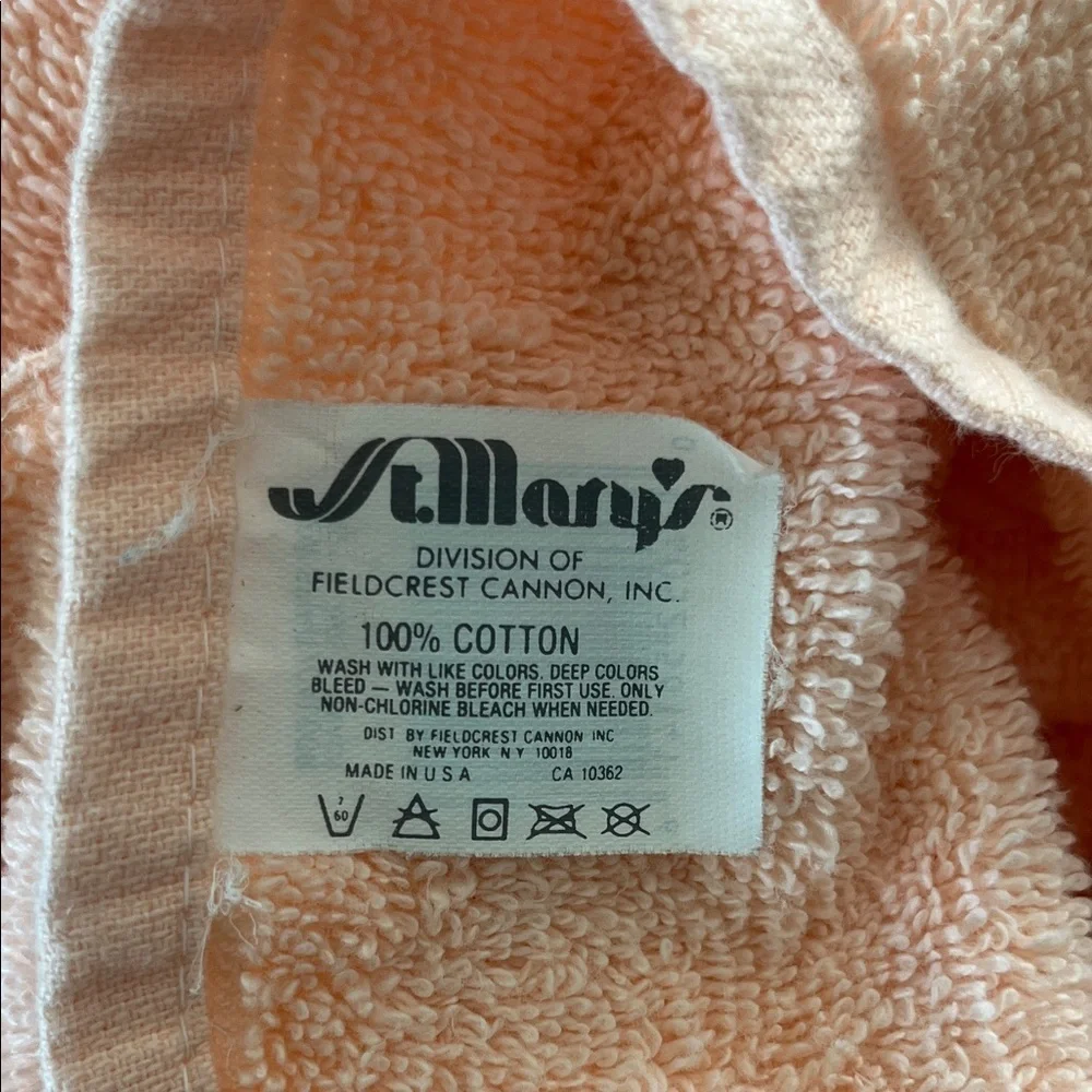 Vintage St. Mary’s by Fieldcrest Cannon Peach Cotton Bath Towel Plush 100% Cott